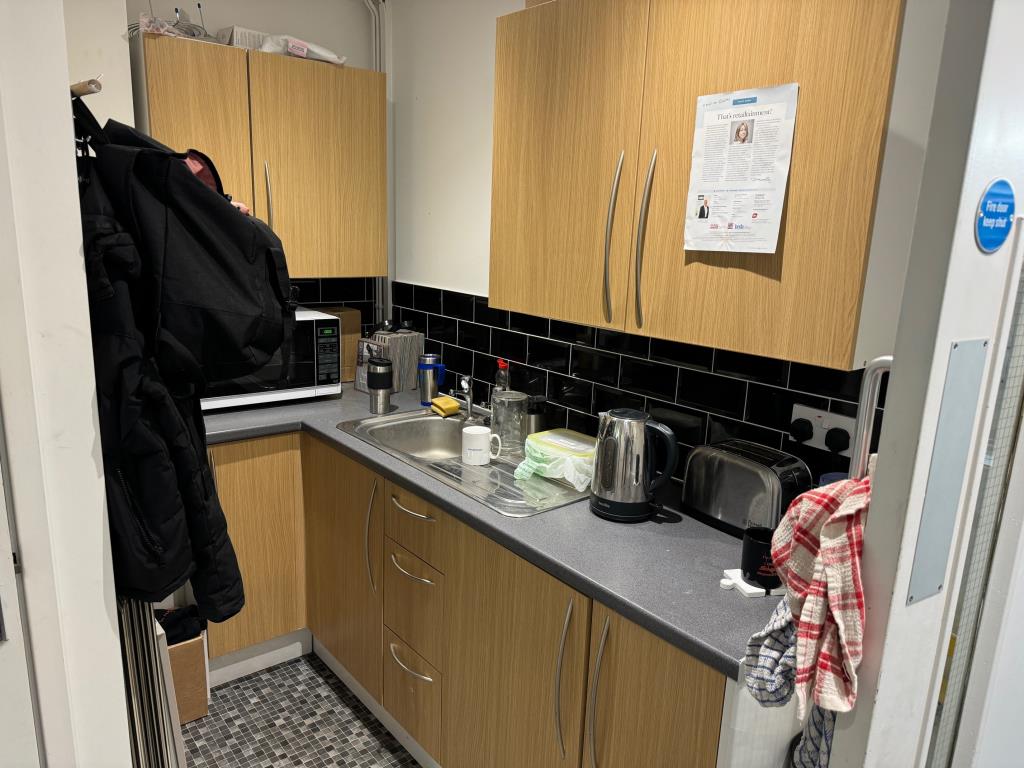 Lot: 84 - COMMERCIAL INVESTMENT - Kitchen